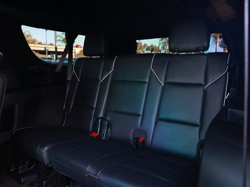 Used 2025 Cadillac Escalade ESV Premium Luxury AWD/4WD image 38