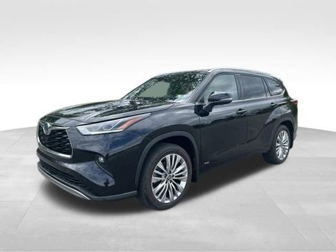 Used 2023 Toyota Highlander Platinum AWD/4WD image 1