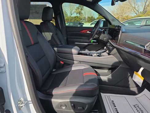 New 2026 Chevrolet Traverse RS w/ LPO, Floor Liner Package image 25