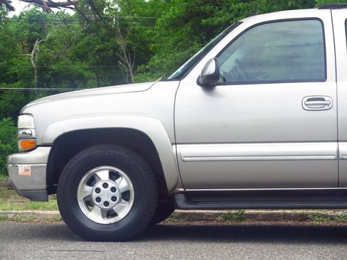 Used 2002 Chevrolet Suburban LT AWD/4WD image 28