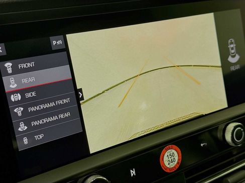 Certified 2025 Porsche Macan image 19