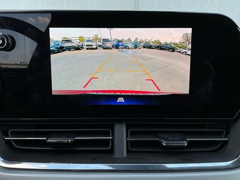 Used 2025 Chevrolet Trax LT image 30