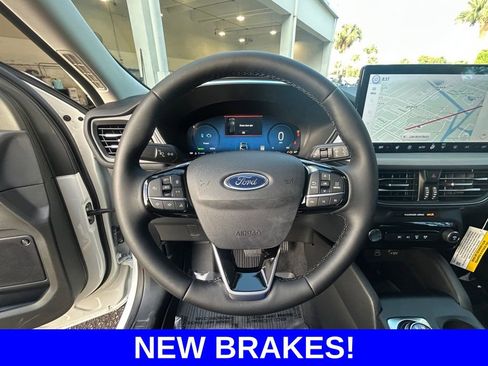 Certified 2024 Ford Escape SE w/ PHEV Premium Package image 16