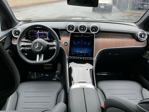 Used 2025 Mercedes-Benz GLC 350e 4MATIC image 17