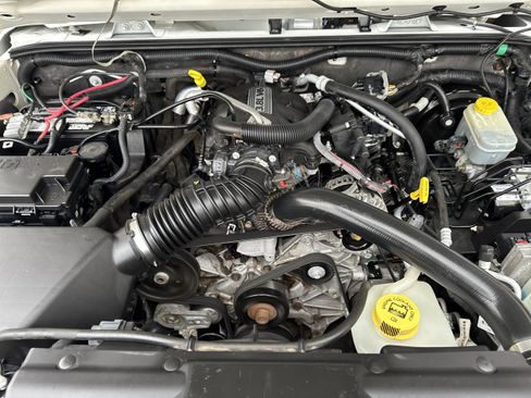 Used 2010 Jeep Wrangler Unlimited Sport image 9