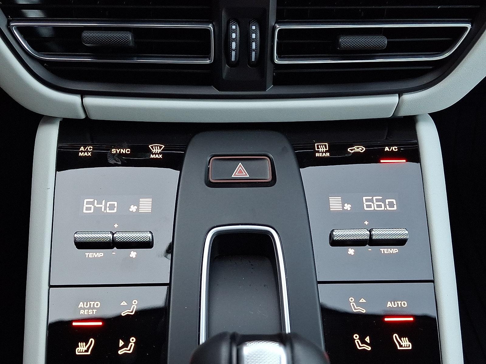 Used 2026 Porsche Macan AWD/4WD image 19