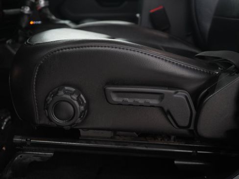 Used 2022 Jeep Wrangler Unlimited Sahara AWD/4WD image 25
