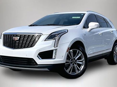 Used 2023 Cadillac XT5 Premium Luxury w/ Technology Package image 2