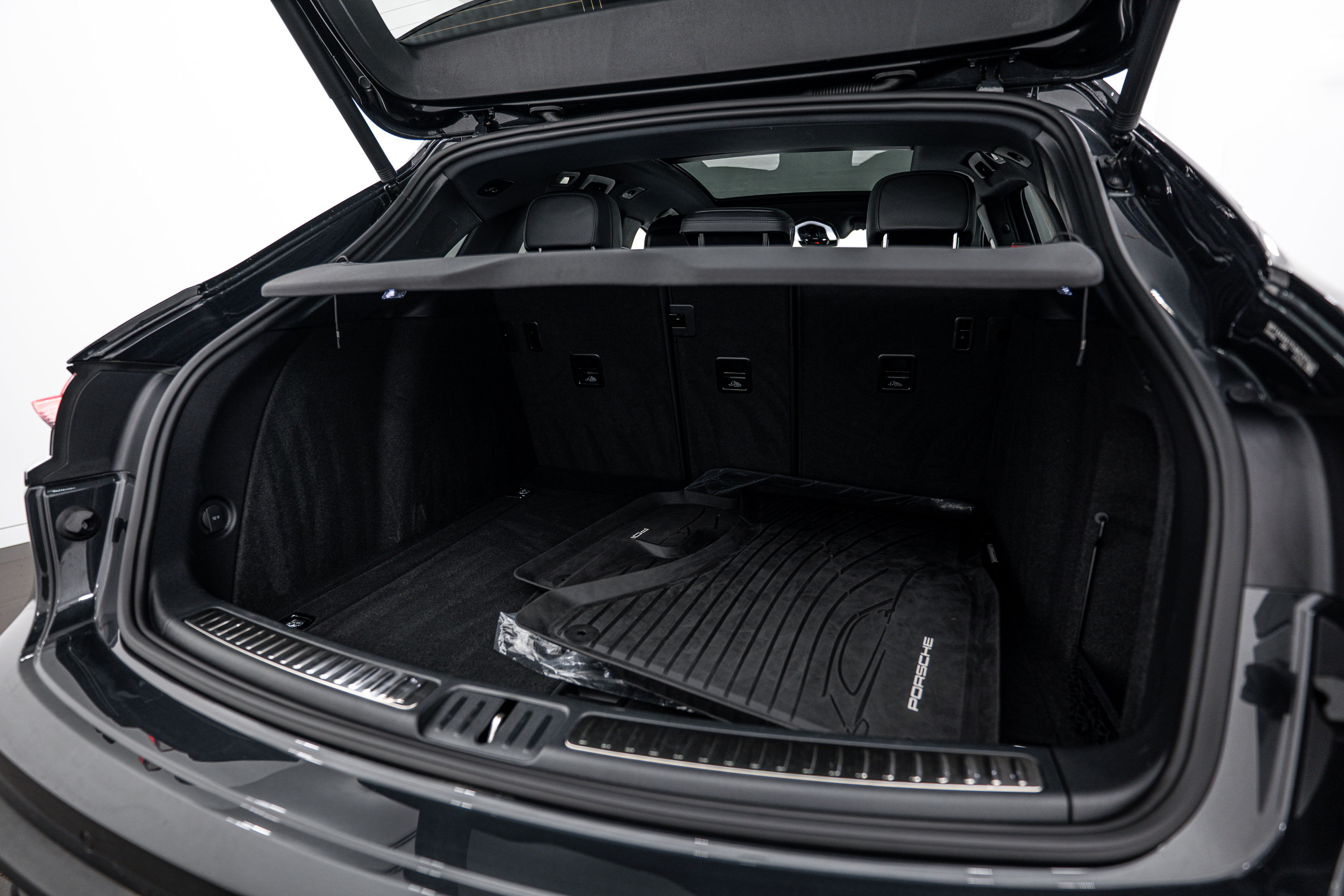 Certified 2026 Porsche Macan AWD/4WD image 27