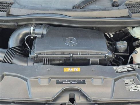 Used 2018 Mercedes-Benz Metris Passenger image 23