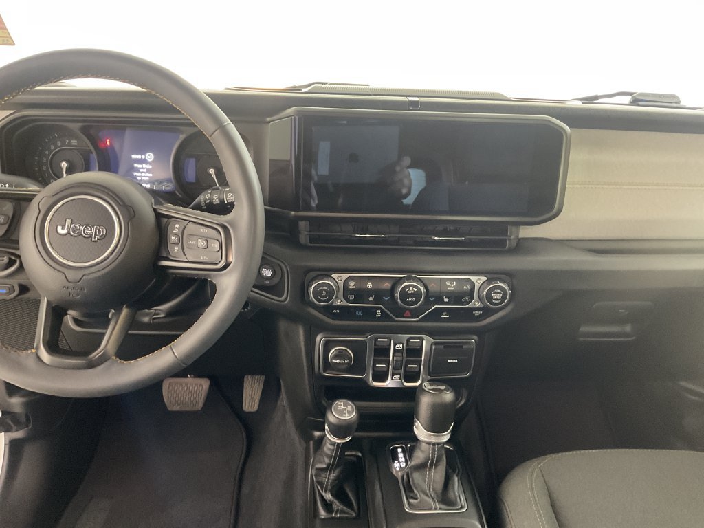 Used 2024 Jeep Wrangler Unlimited w/ Convenience Group AWD/4WD image 11