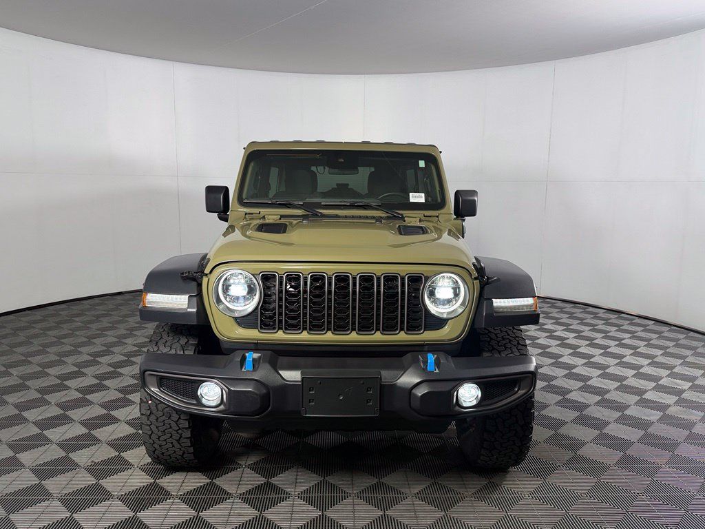 Used 2025 Jeep Wrangler Unlimited Rubicon 4xe w/ Convenience Group AWD/4WD image 3