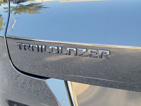 Used 2023 Chevrolet TrailBlazer RS w/ Sun and Liftgate Package FWD image 11