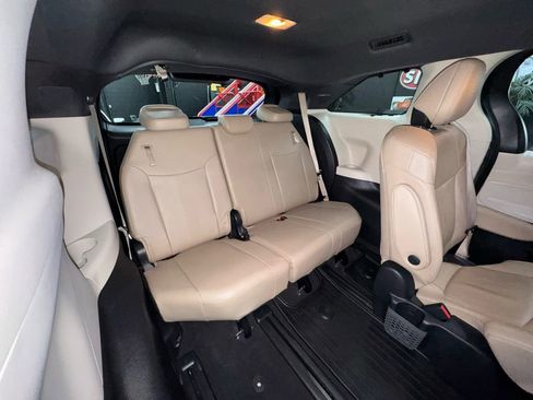 Used 2022 Toyota Sienna Limited AWD/4WD image 19