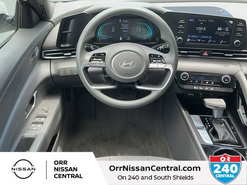 Used 2025 Hyundai Elantra Hybrid FWD image 14