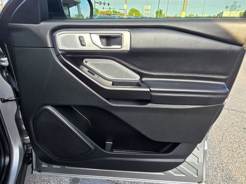 Used 2020 Ford Explorer Platinum w/ Premium Technology Package image 27