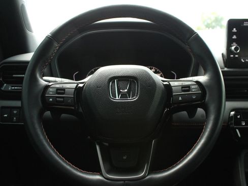 Used 2025 Honda Pilot TrailSport image 34