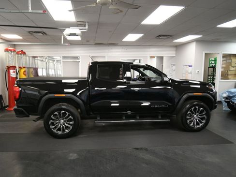 Used 2023 GMC Canyon Denali AWD/4WD image 9
