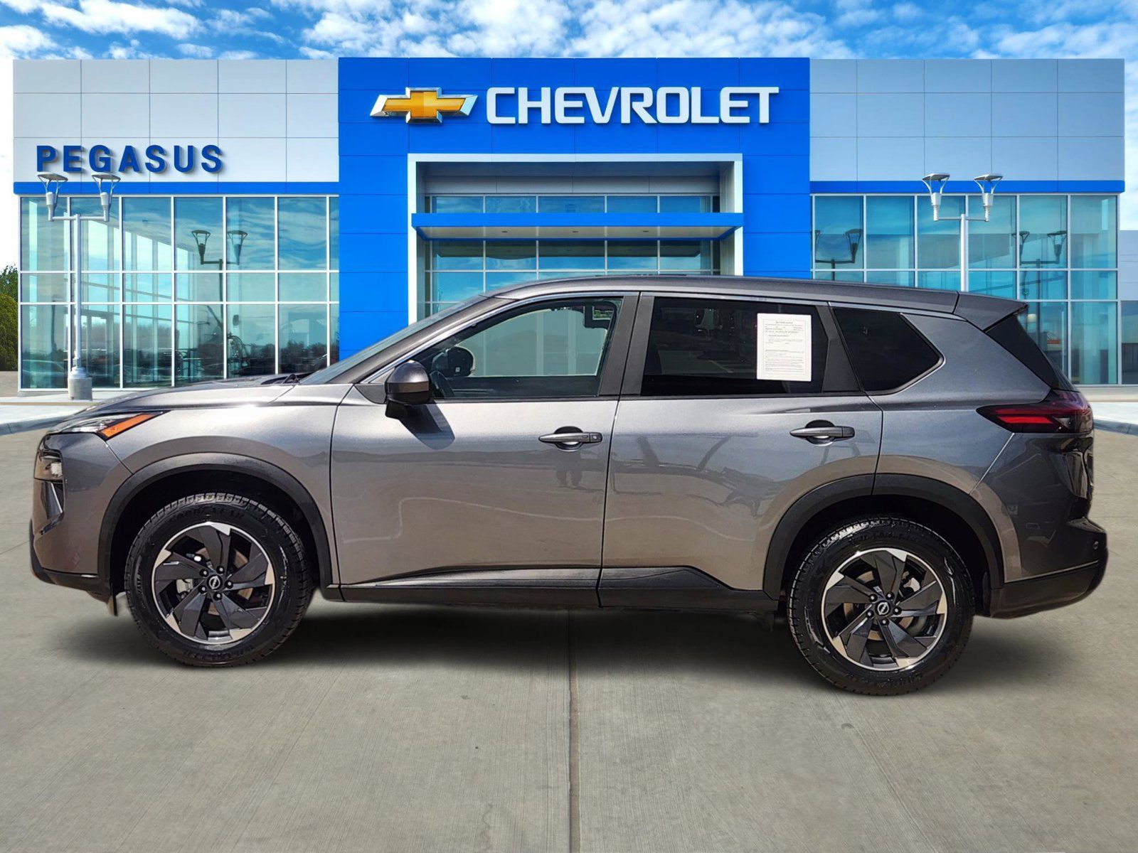 Used 2024 Nissan Rogue SV FWD image 3