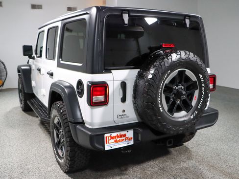 Used 2018 Jeep Wrangler Unlimited Sport S image 9