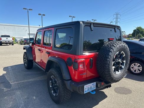 Used 2025 Jeep Wrangler Unlimited Rubicon 4xe w/ Safety Group AWD/4WD image 4