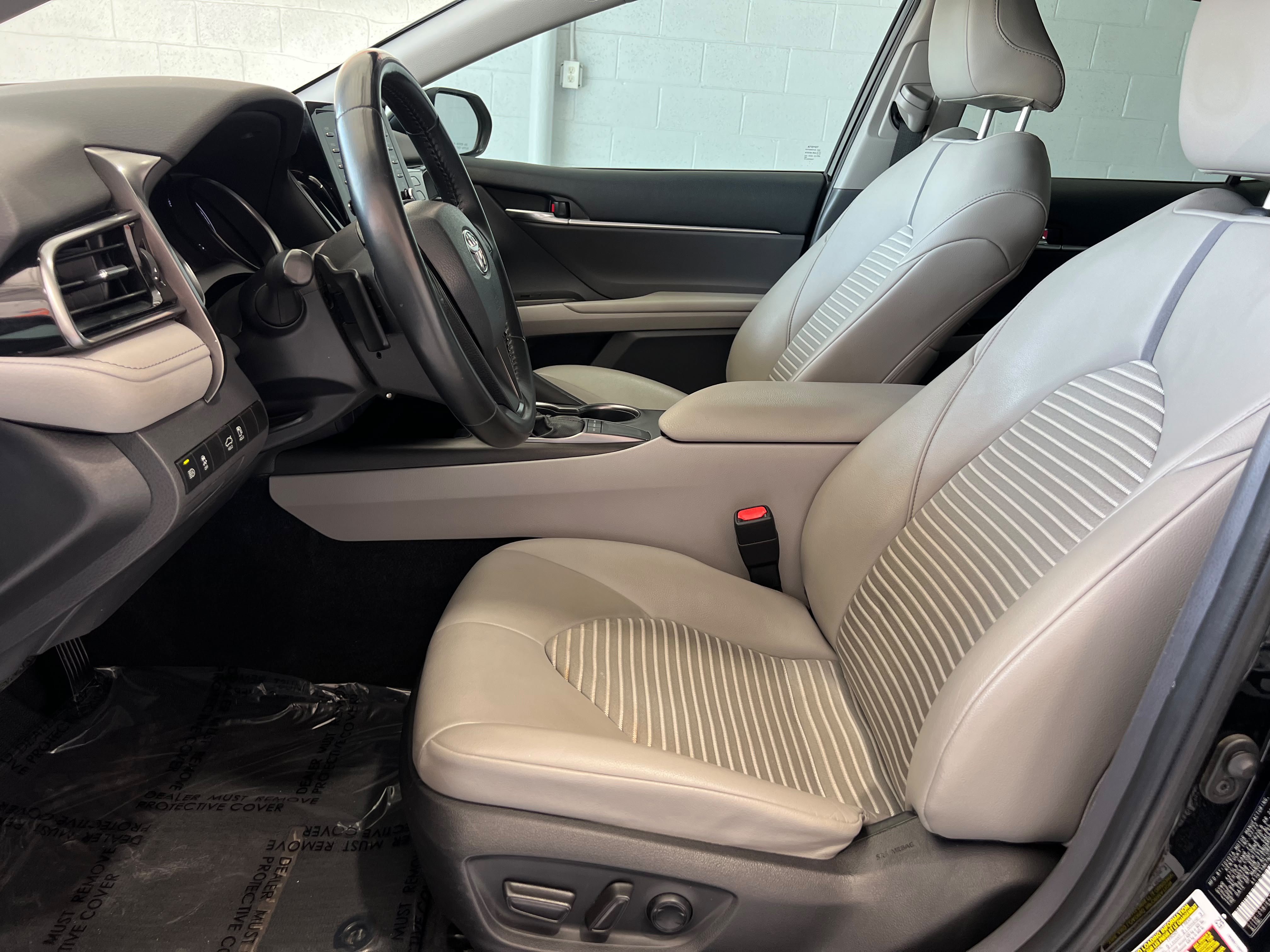 Used 2022 Toyota Camry SE w/ Carpet Mat Package (TMS) FWD image 9