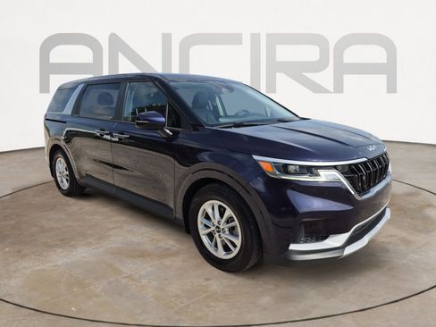 Used 2023 Kia Carnival LX FWD image 5