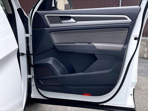Certified 2022 Volkswagen Atlas SE FWD image 23