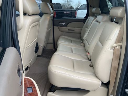 Used 2013 Chevrolet Avalanche LTZ image 49