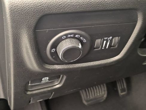 Used 2024 Jeep Grand Cherokee L Altitude RWD image 14