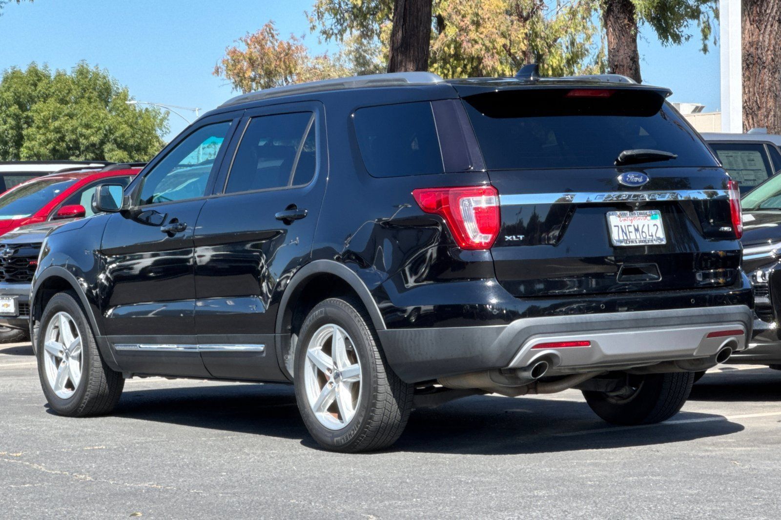 Used 2016 Ford Explorer XLT w/ Equipment Group 202A AWD/4WD image 7
