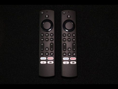 New 2026 Chrysler Pacifica Limited w/ Uconnect Theater Family Group image 16