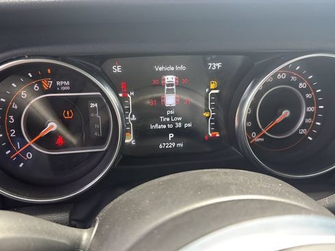 Used 2022 Jeep Gladiator Overland w/ Popular Equipment Package AWD/4WD image 9