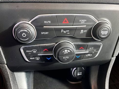 Used 2018 Dodge Charger R/T RWD image 32