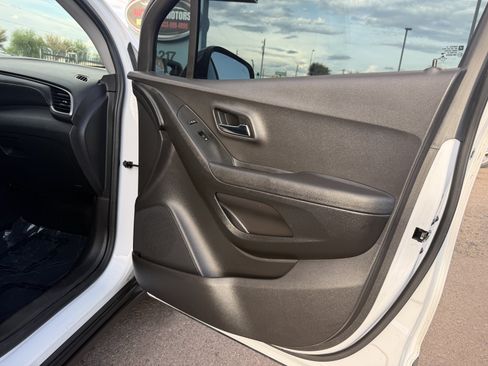 Used 2018 Chevrolet Trax LT w/ Redline Edition FWD image 12