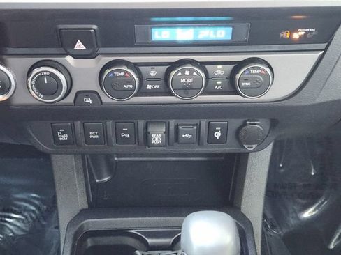 Used 2023 Toyota Tacoma TRD Off-Road w/ Technology Package AWD/4WD image 21