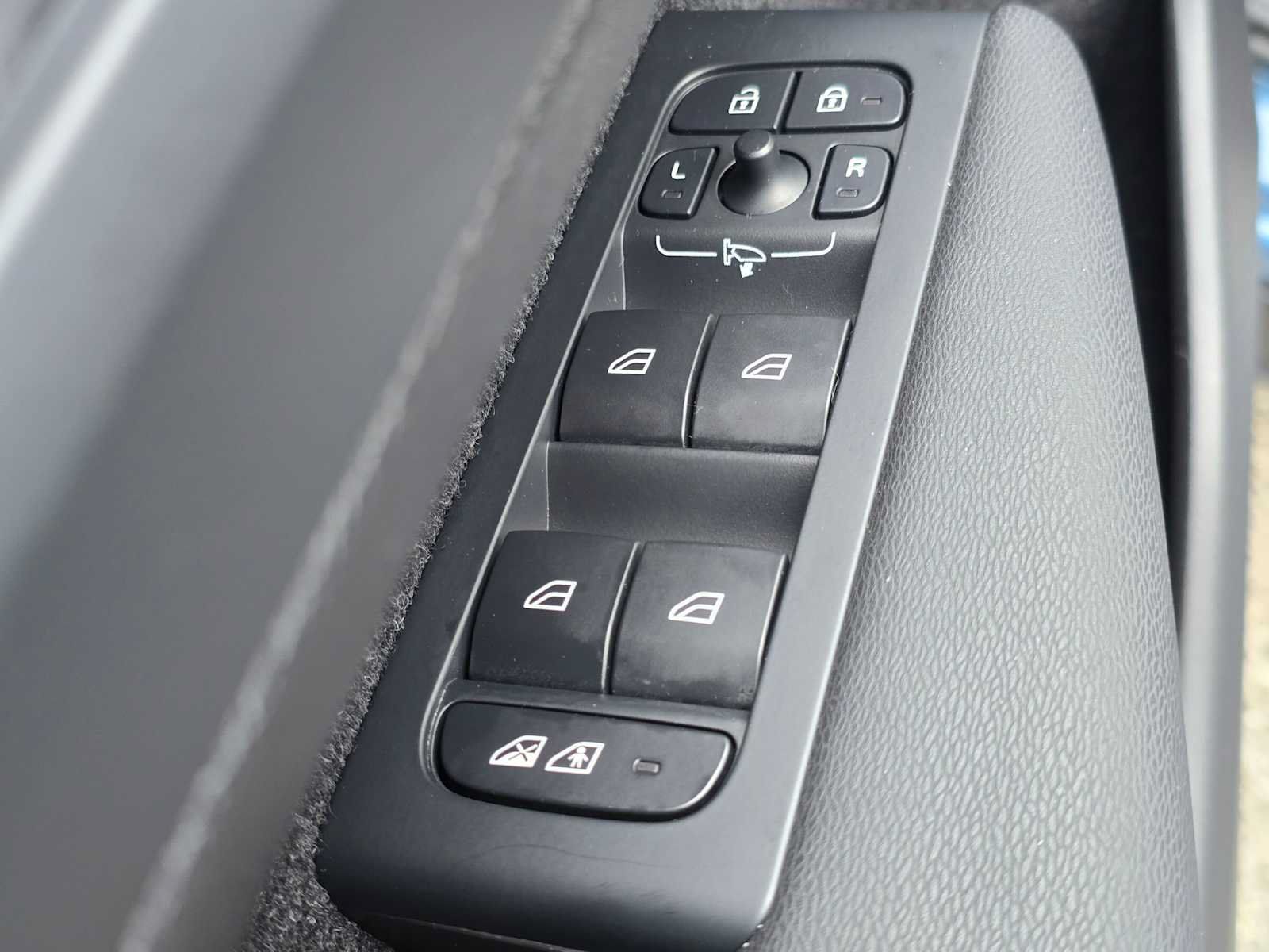 Certified 2023 Volvo XC40 Recharge Plus w/ Protection Package Premier AWD/4WD image 22
