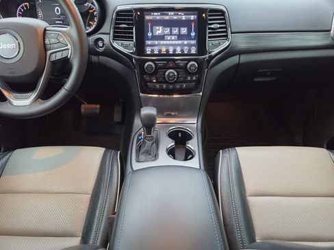 Used 2019 Jeep Grand Cherokee Laredo AWD/4WD image 26