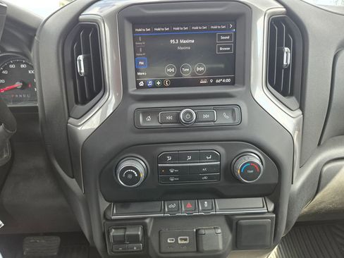Used 2022 Chevrolet Silverado 2500 Custom w/ Custom Convenience Package AWD/4WD image 9