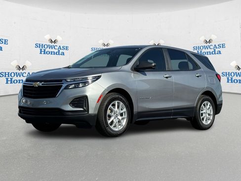 Used 2024 Chevrolet Equinox LS image 2