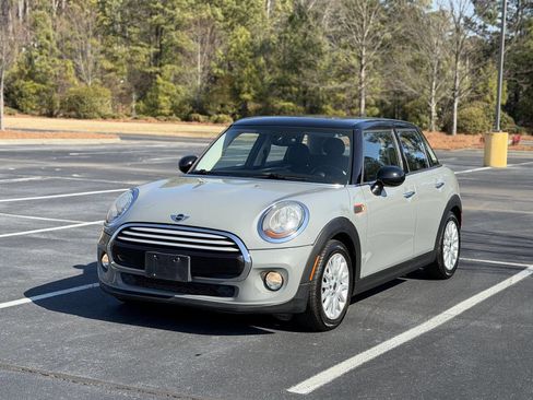 Used 2015 MINI Cooper 4-Door Hardtop image 4