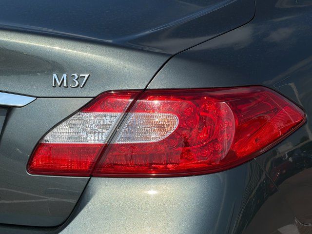 Used 2011 INFINITI M37 w/ Premium Pkg RWD image 30