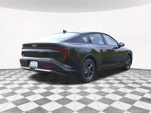 Used 2025 Kia K4 LXS image 12