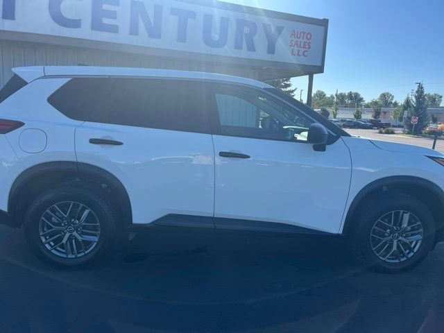 Used 2023 Nissan Rogue S AWD/4WD image 13