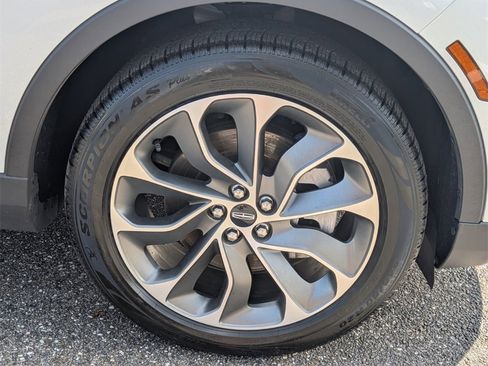 Certified 2022 Lincoln Nautilus Reserve image 9