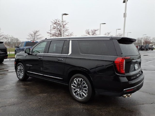 Used 2024 GMC Yukon XL Denali Ultimate AWD/4WD image 11