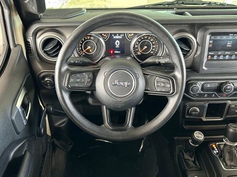 Used 2022 Jeep Gladiator Sport image 9