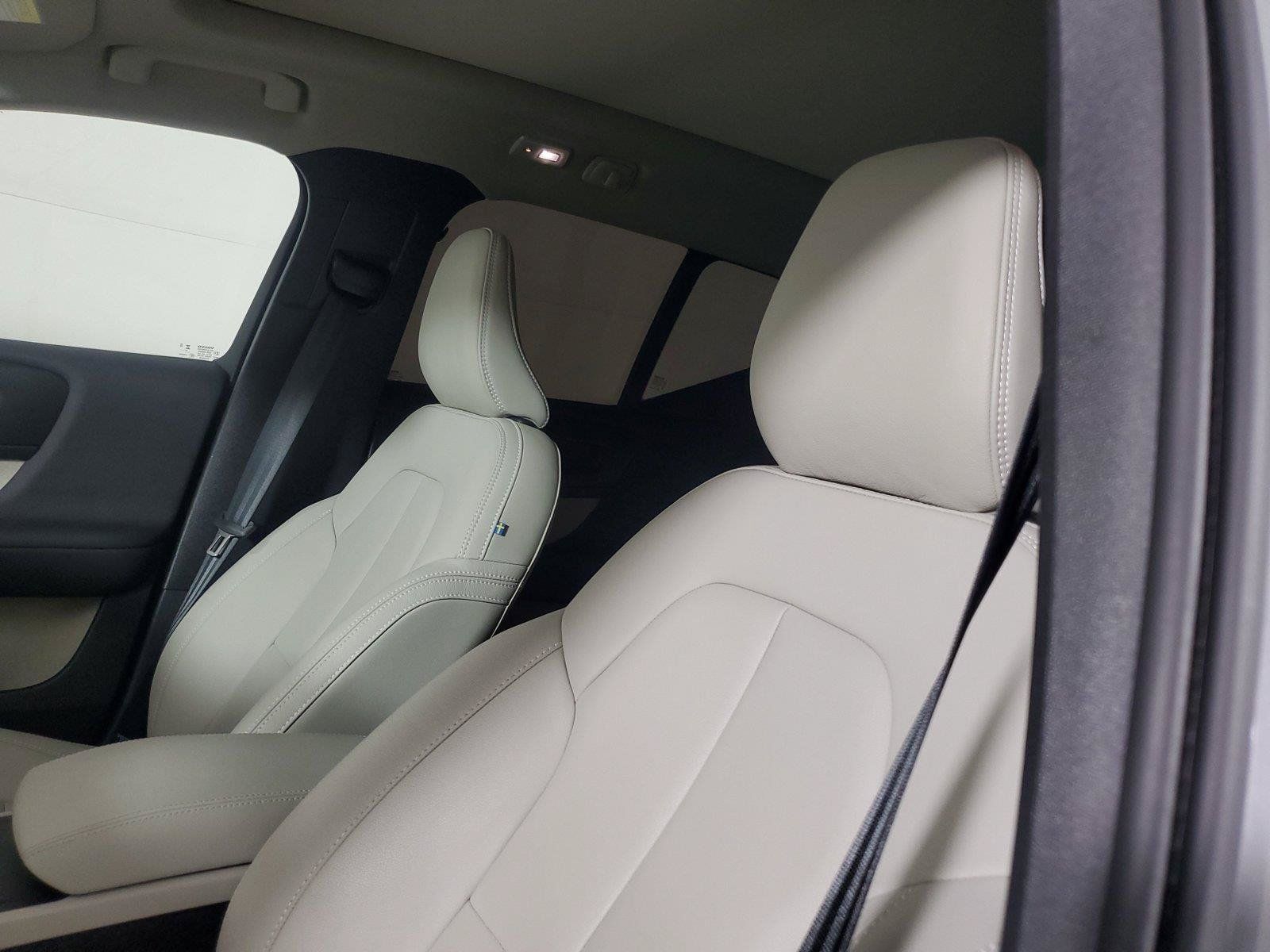 Certified 2024 Volvo XC40 B5 Plus w/ Climate Package AWD/4WD image 23