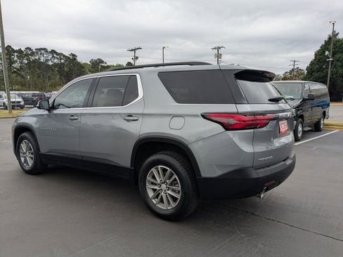 Used 2023 Chevrolet Traverse LT FWD image 7