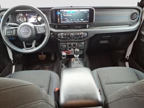 Used 2024 Jeep Wrangler Unlimited Rubicon 4xe image 12